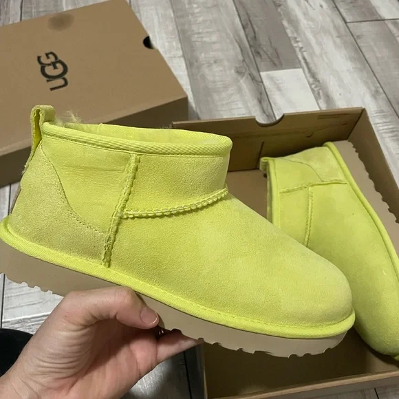 UGG Classic Ultra Mini - Picture 3 of 7